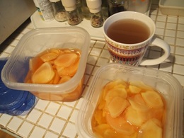 その間に甘酢生姜を作り　茹で汁はカタクリ粉でくず湯にして飲みます.jpg